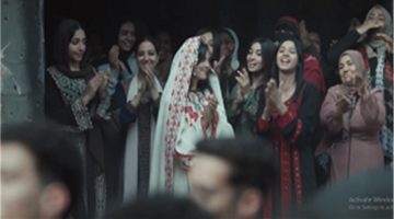 الصحفية الأمريكية تغير موقفها تجاه غزة في الحلقة العاشرة من مسلسل صحاب الأرض